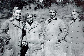 甘扬道：战地绽放爱情之花