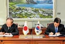 韩外交“变脸”：投怀送抱还是迫于压力？