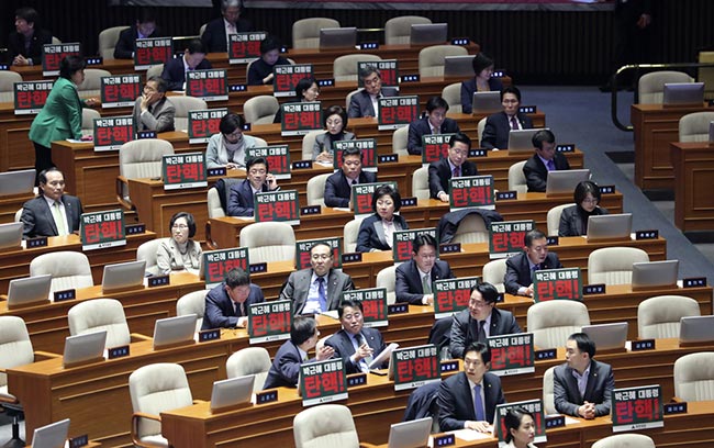 弹劾案今表决朴槿惠在劫难逃 中日韩峰会料告吹