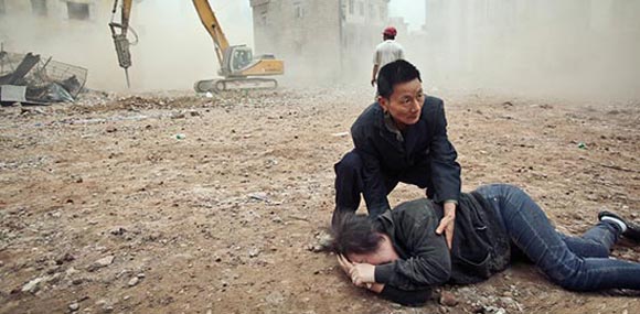 完善国家补偿制度 产权新政遏阻“中国式强拆”