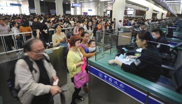 港币升值 港漂返乡过年“荷包”涨