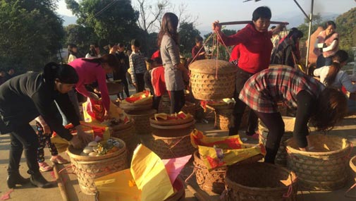 港人回乡祭祖 乡间小食寻返味
