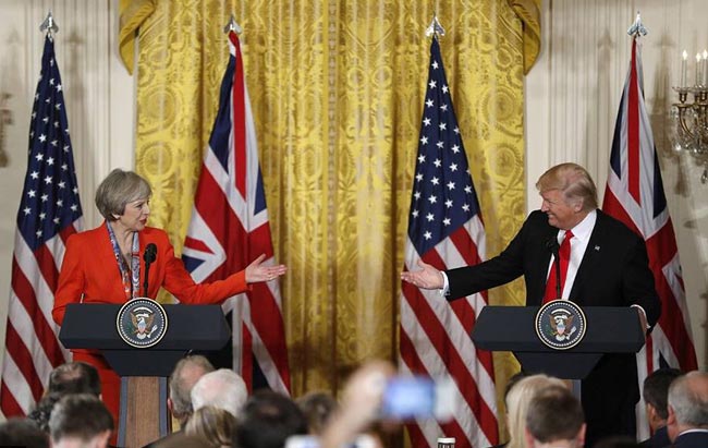 画风突变！英美高调秀恩爱 “特殊关系”或生尴尬