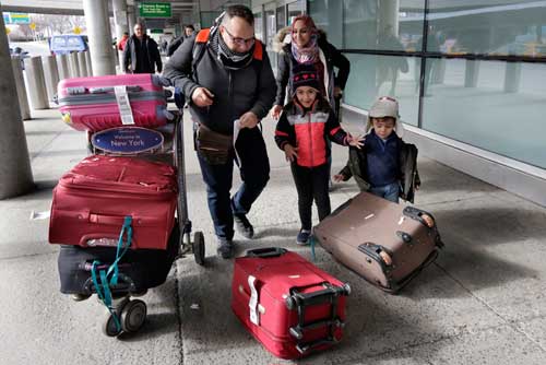 美联邦法官叫停移民禁令 特朗普吃司法败仗