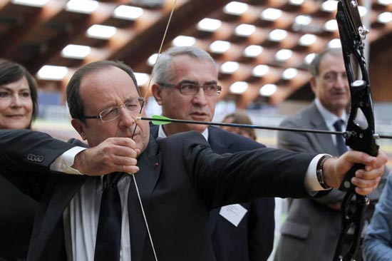 法总统奥朗德：为什么受伤的总是我？