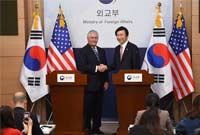 特朗普朝核“新思维”与半岛和平南辕北辙