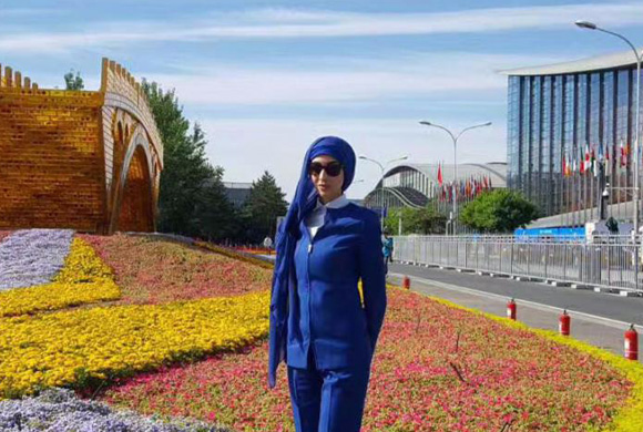 “一带一路”阿拉伯美女记者大秀中文：爱北京，爱中国菜