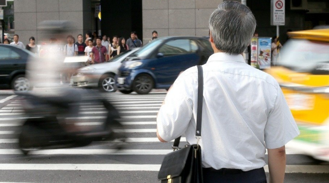 台湾逾7成民众忧蔡英文改革恐致退休金缩水