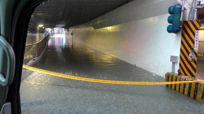 民进党高官大赞扁当局政绩遭国民党及网友齐打脸