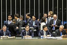 巴西众议院全会就总统特梅尔受贿案投票