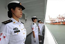 中国海军和平方舟医院船首次停靠斯里兰卡