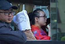 九寨沟震区最后一批游客安全转移