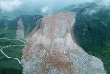 贵州纳雍山体滑坡救援工作展开