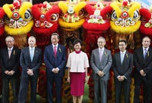 马季开锣林郑月娥出席