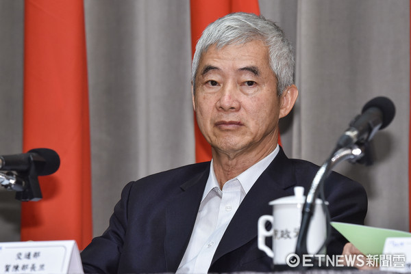 ▲▼针对《前瞻基础建设特别条例》首期预算案直接付委,行政院院长林全率阁员召开记者会说明。交通部长贺陈旦（图／记者李毓康摄）