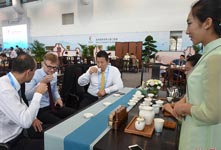 新闻中心里的“金砖”茶叙