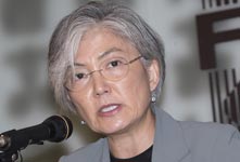 韩外长坚持和平实现半岛无核化