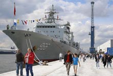 到访中国军舰成安特卫普港明星