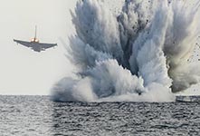 意大利战斗机表演时坠海