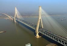 蓬勃发展的交通“大动脉”