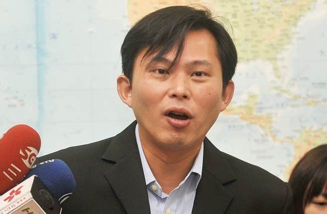 黄国昌罢免案最快11月投票 “战神”恐坠落　