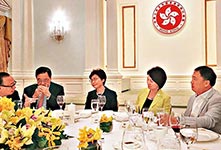 林郑首宴请议员 冀改善关系