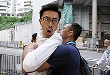 吴文远袭击梁振英囚三周