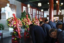 全国政协举行仪式纪念孙中山诞辰151周年