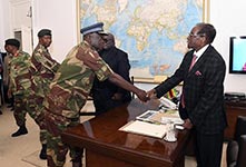 穆加贝与军方谈判现场画面曝光