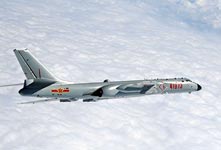 中国空军多架轰－6K战机南海巡航