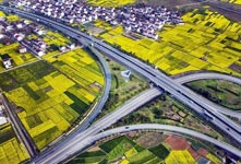 从栈道到高铁 蜀道不再难