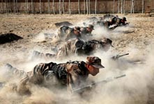 新疆军区新兵连训练 场面震撼