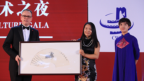 锡纯基金会向中国澳洲商会赠送艺术品