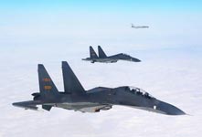 中国空军多型战机成体系远洋训练