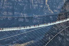 河北一488米长玻璃桥正式开放