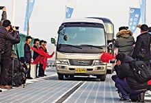 全球首条光伏高速路济南通车