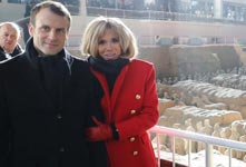 法国总统马克龙携夫人参观兵马俑