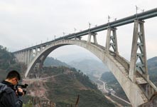 夜郎河特大桥建成投用