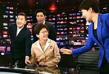 参观央视 林郑“变身”主播