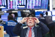 道琼斯指数大跌逾1100点