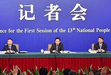 财政部部长肖捷等答记者问