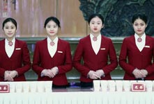 茶水服务生一丝不苟服务大会