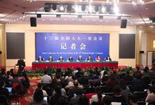 相关负责人就人大立法工作答问