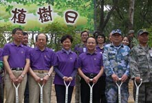 2400军民大棠植树 同心为环保