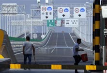 港珠澳大桥珠海口岸本月底验收