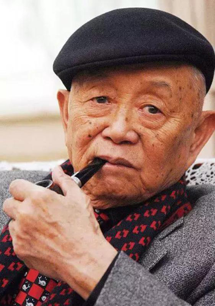 风生水起的文字精灵──读黄永玉《沿着塞纳河到翡冷翠》\颜纯鈎