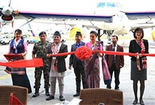 中国向尼泊尔交付2架“运12E”