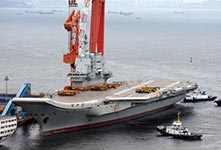 首艘国产航母疑进行“倾斜试验”