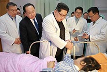 金正恩探望重伤中国游客