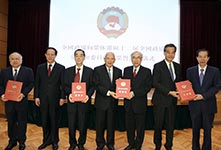 港区荣休代表委员获颁荣誉证